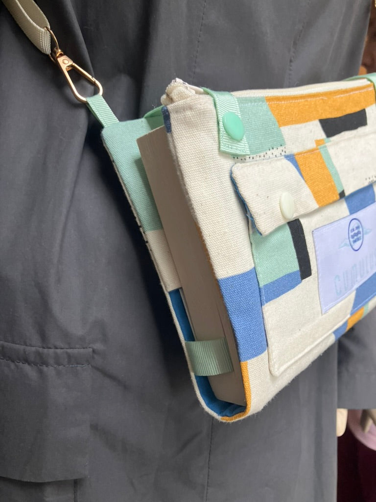 Beautiful Blues, where are you? - Crossbody book bag