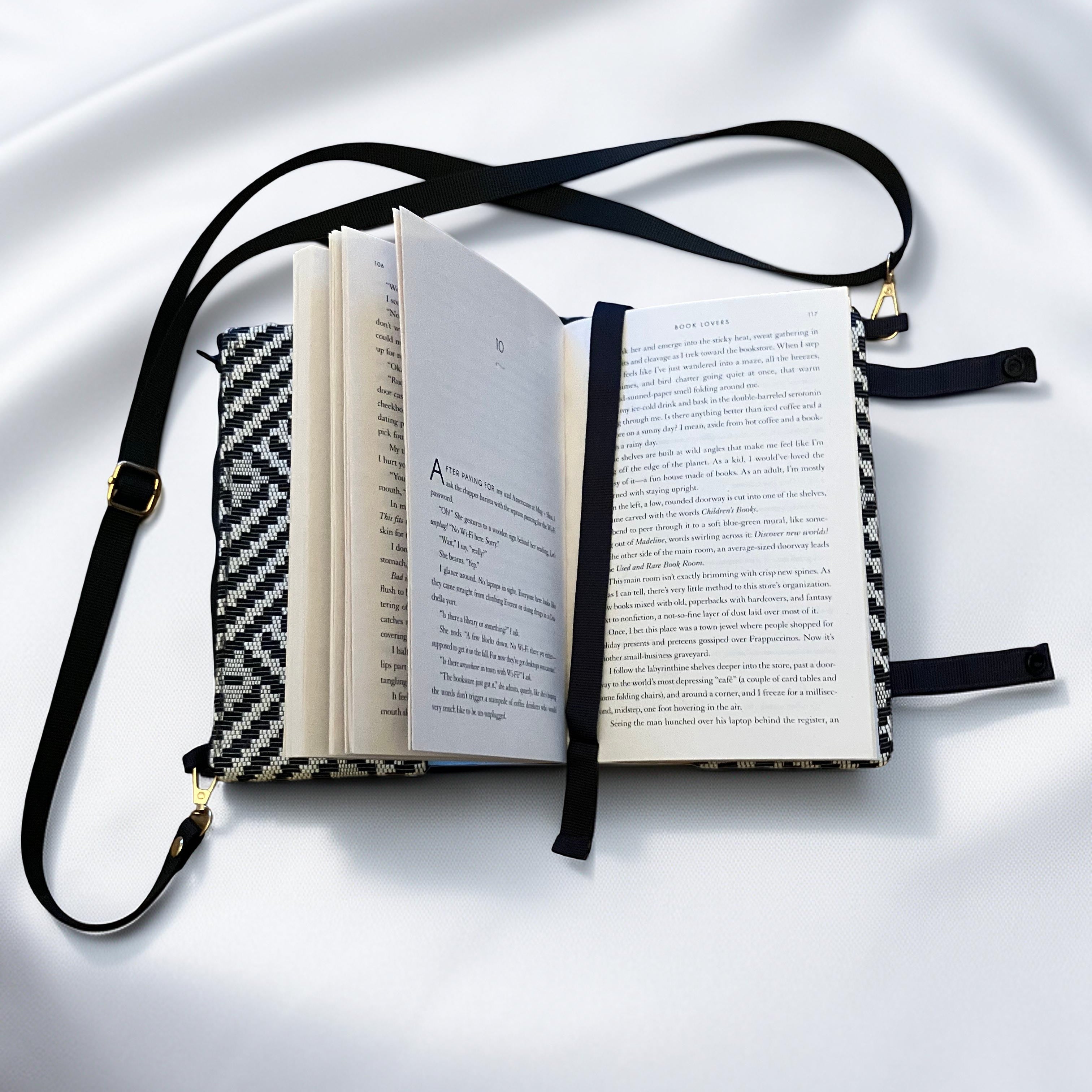 Twisted Black - Crossbody book bag