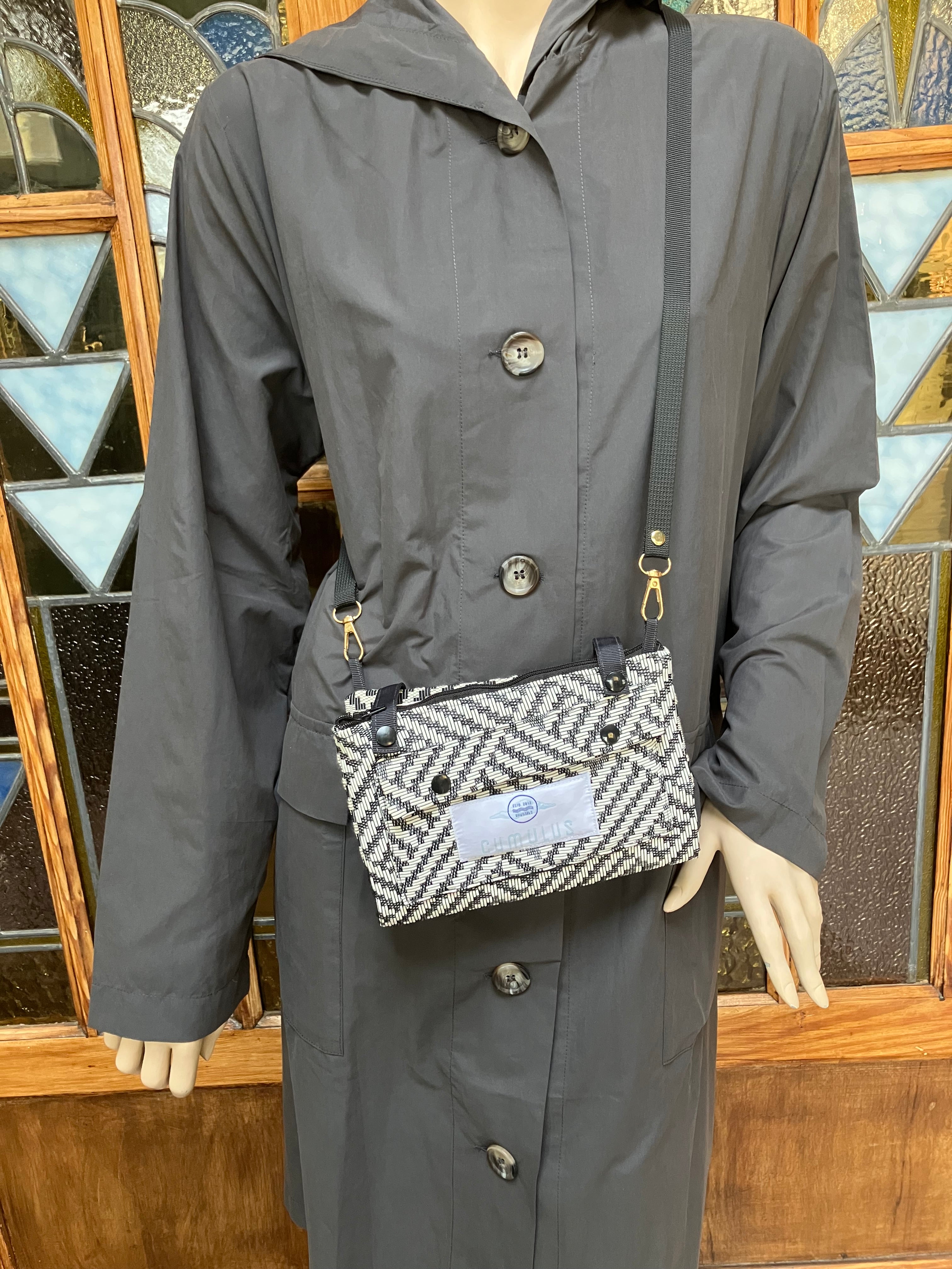 Twisted Black - Crossbody book bag