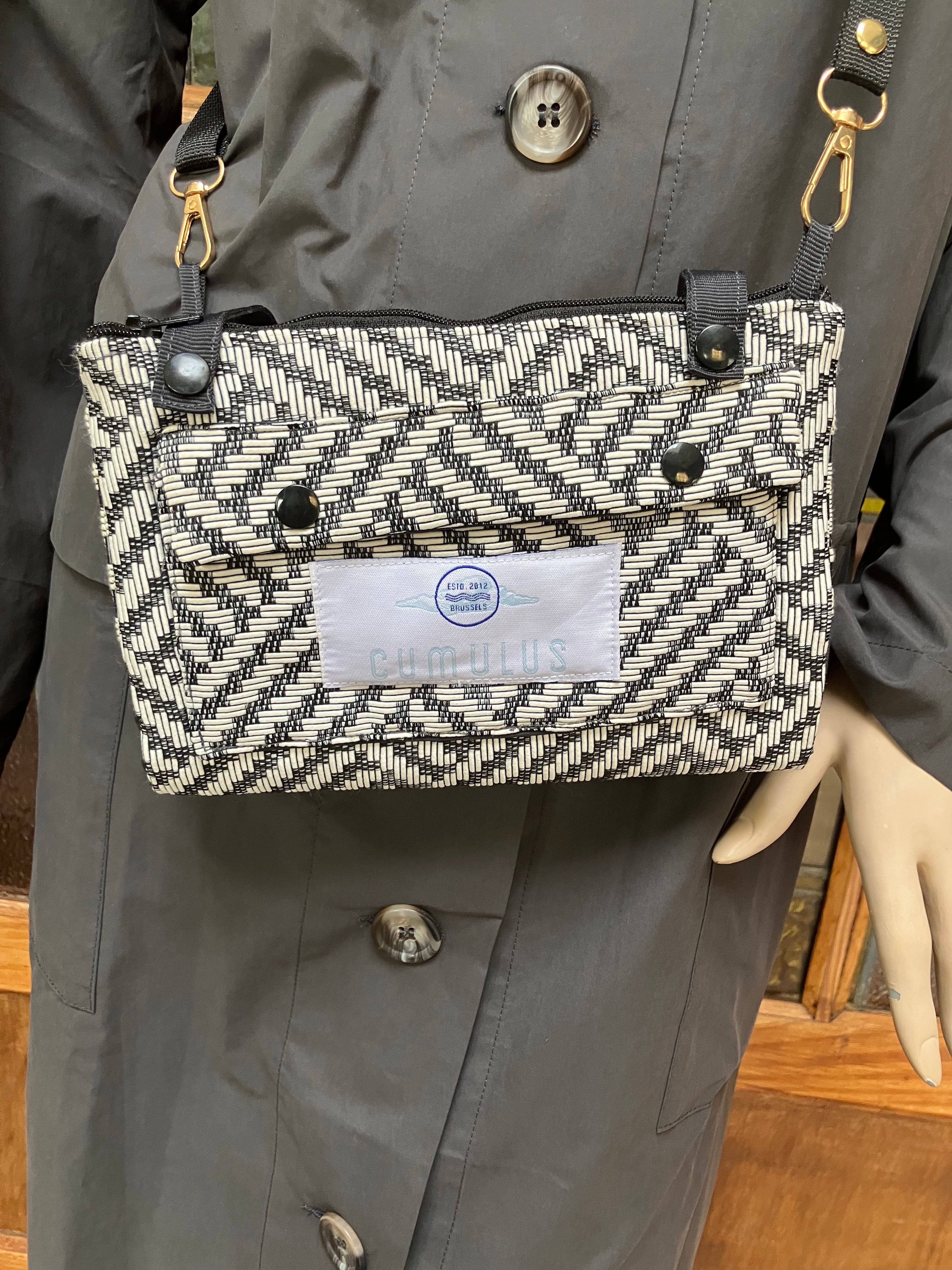 Twisted Black - Crossbody book bag