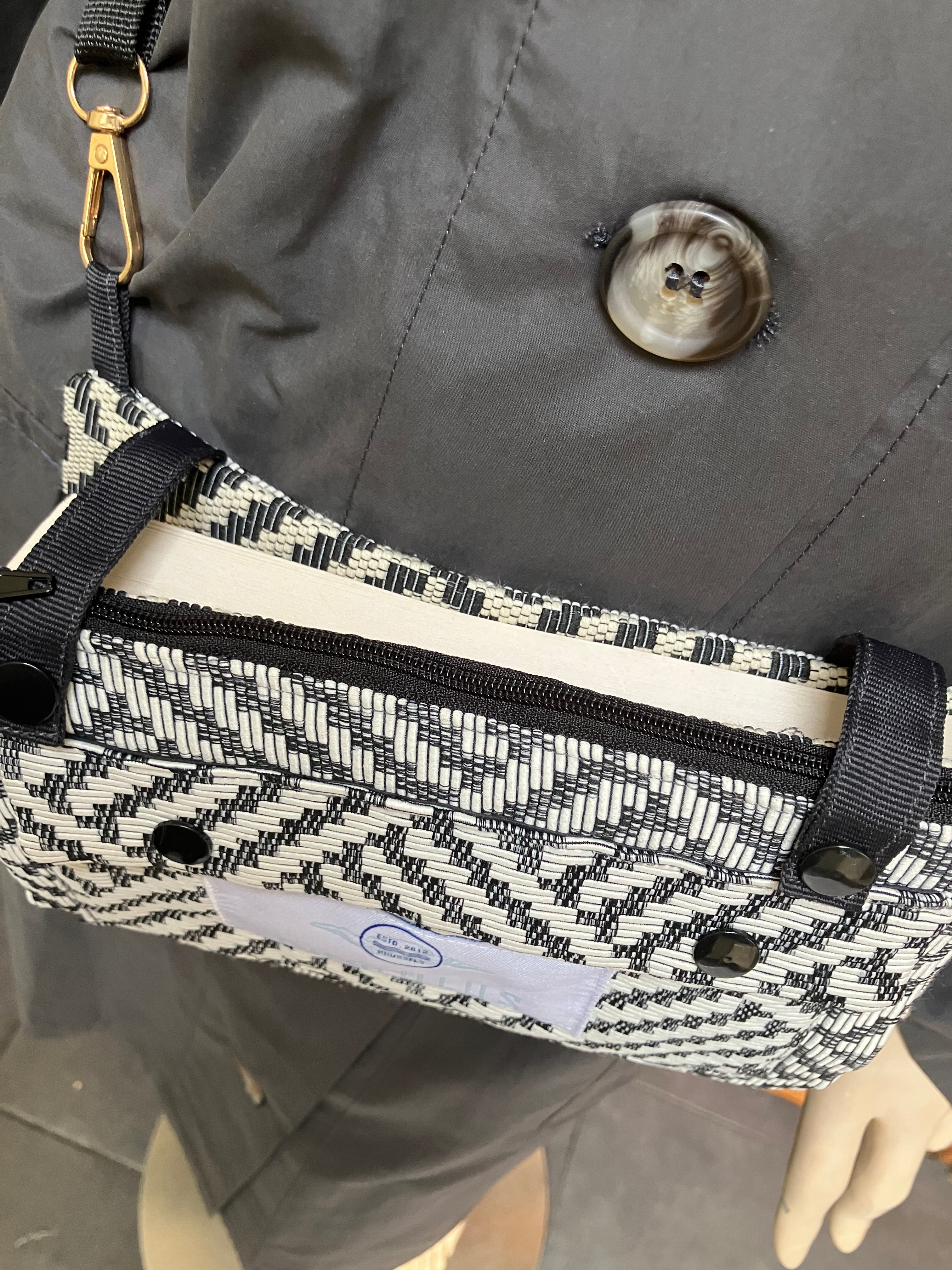 Twisted Black - Crossbody book bag