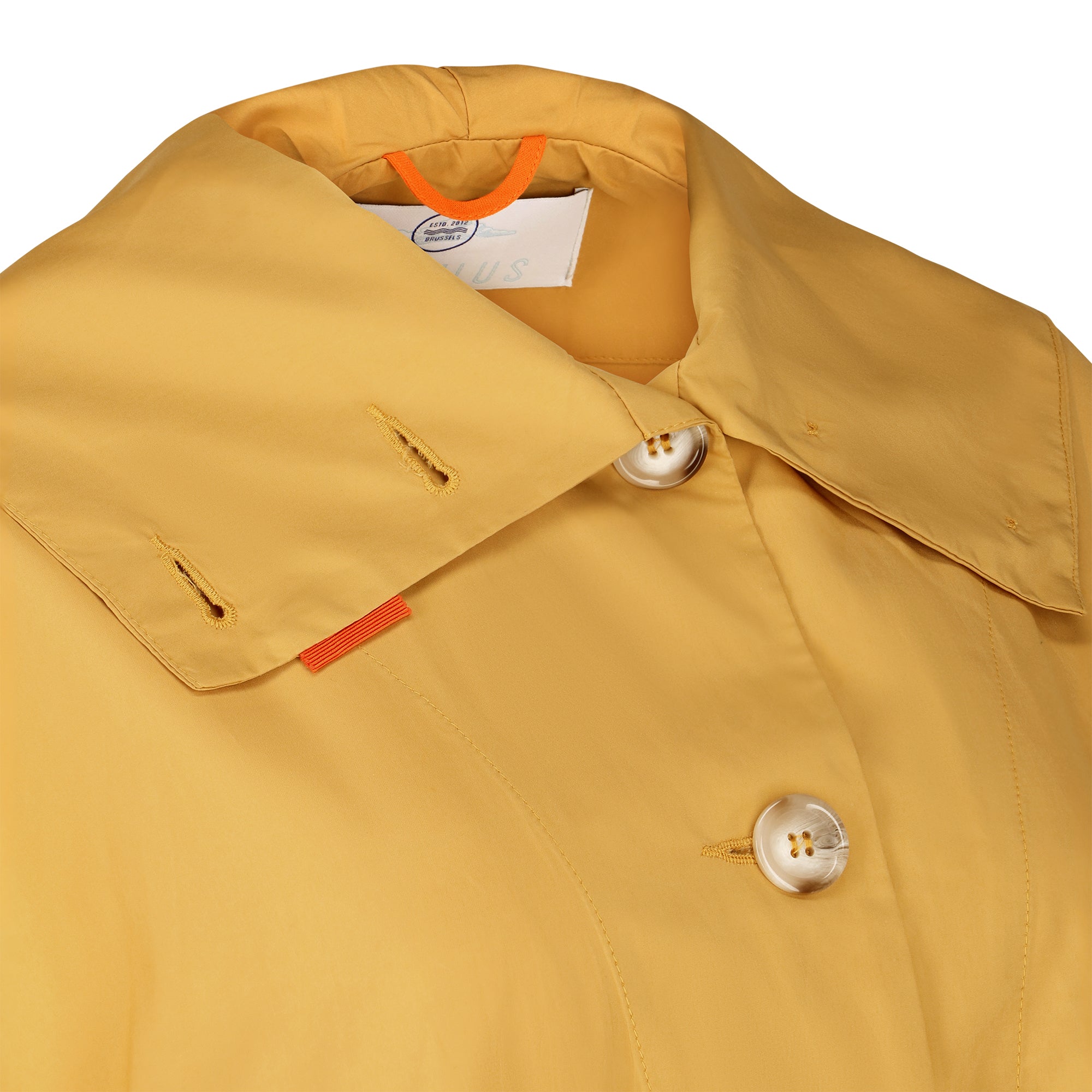 Cape Town raincoat - Curry color - neckline detail