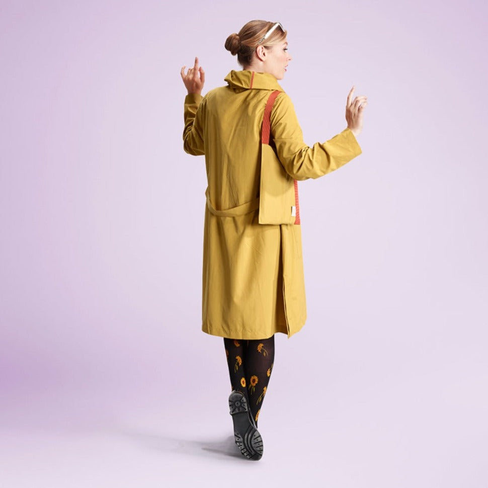 The classic raincoat - curry color - on model