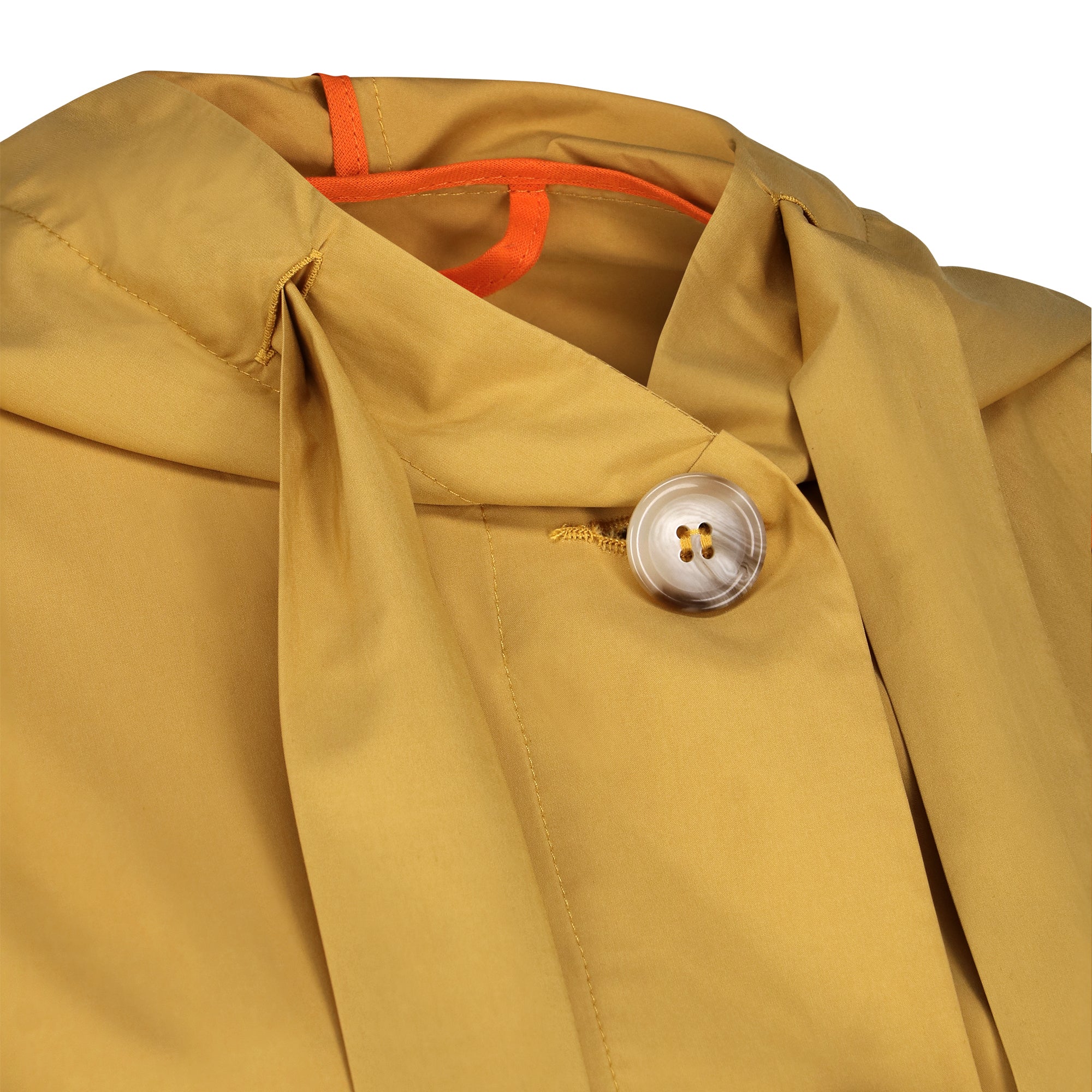 The classic raincoat - curry color - neckline detail
